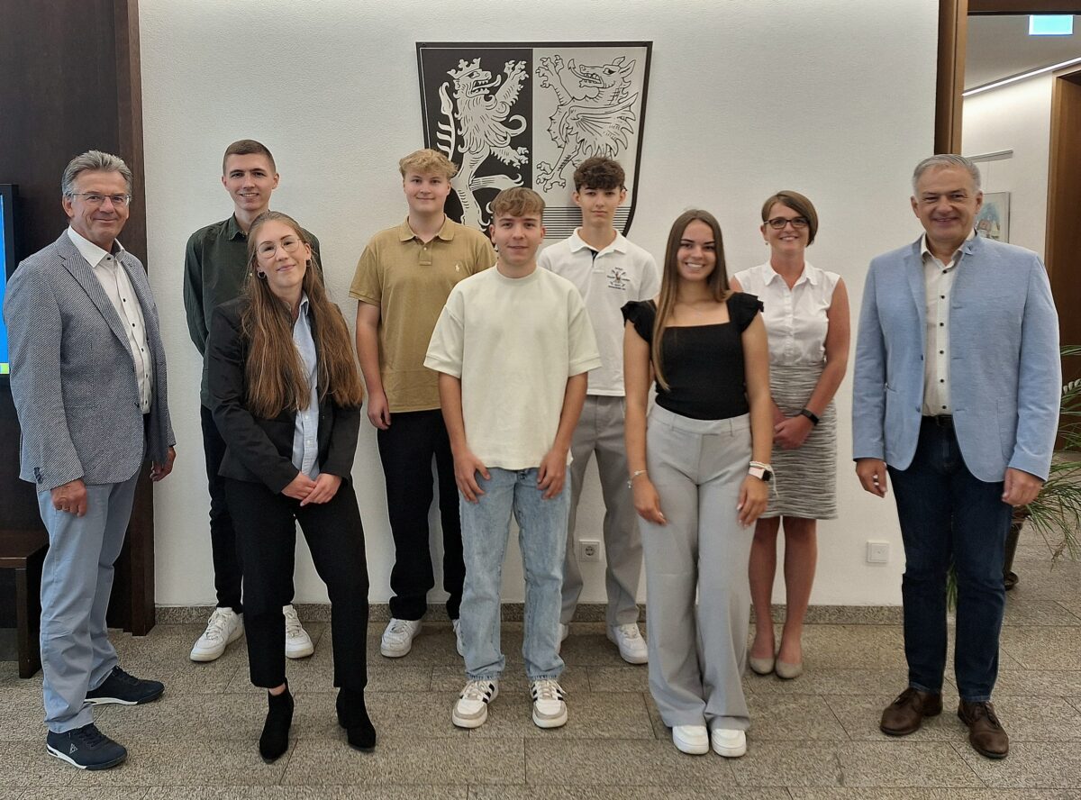 Neue Azubis starten im Landratsamt Tirschenreuth