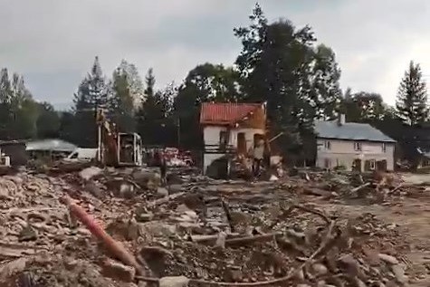 Bild der Zerstörung aus der von der Hochwasserkatastrophe stark betroffenen polnischen Partnerstadt Bystrzyca Kłodzka. Foto: Kadrem Pisane, Fotograf Aleksander Jovicić
