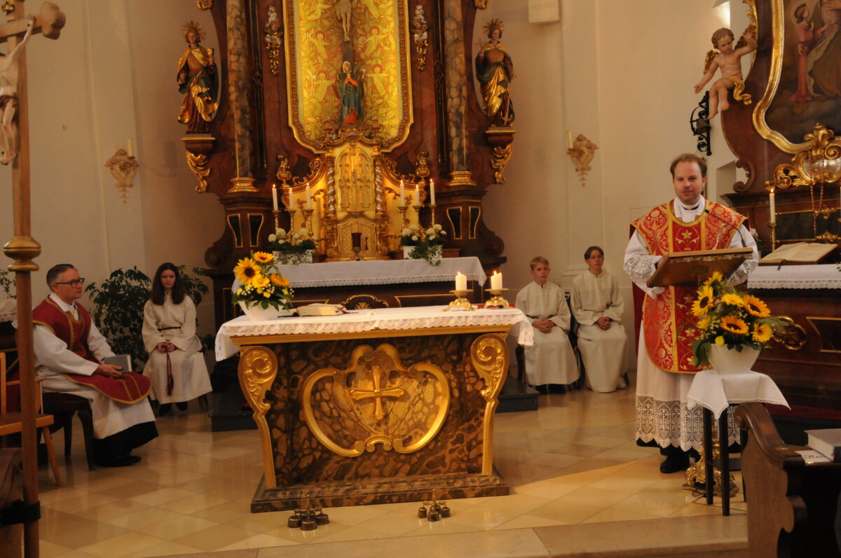 Kreuzerhöhungsfest in Pleystein trotzt dem Wetter