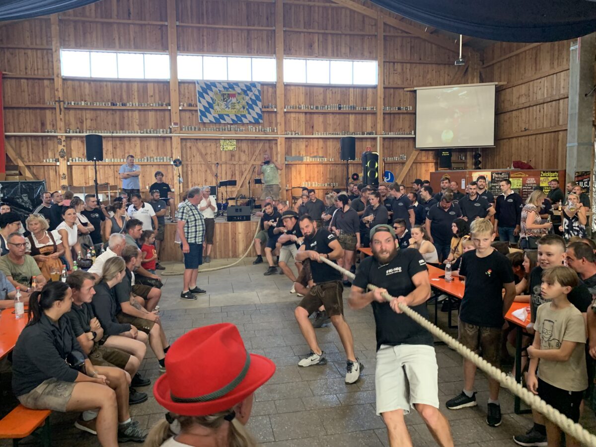 O`Schnitt-Sonntag mit Rekord-Teilnahme an der Bulldog- und Oldtimerschau