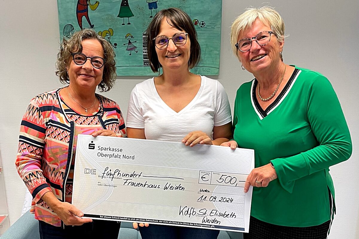 Frauenhaus Weiden erhält Spende vom Frauenbund