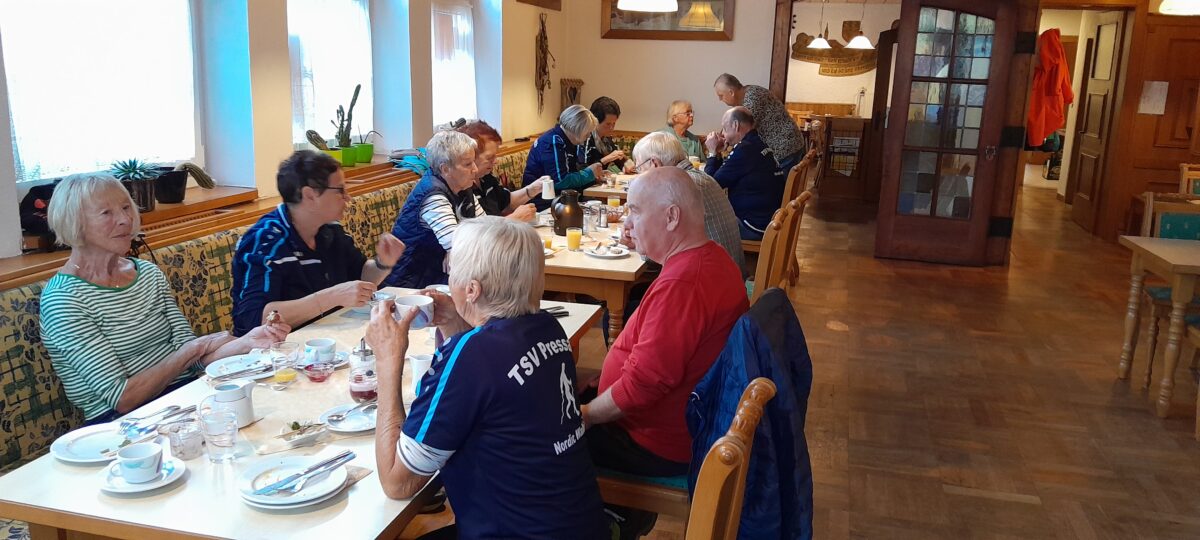 Frühstückswalking in Pressath trotzt Wetterkapriolen