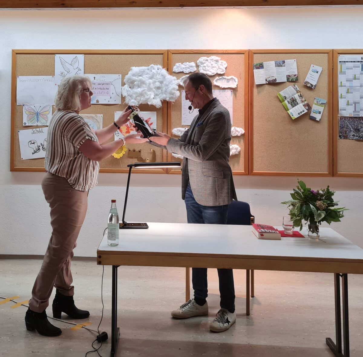 Horst Eckert fesselt Neustadt/Kulm mit Krimilesung