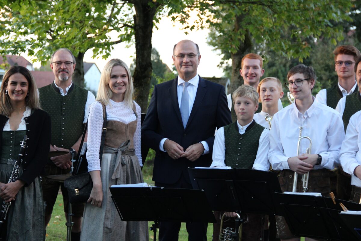 Fest in Pirk: Finanzminister Füracker ehrt Mitglieder