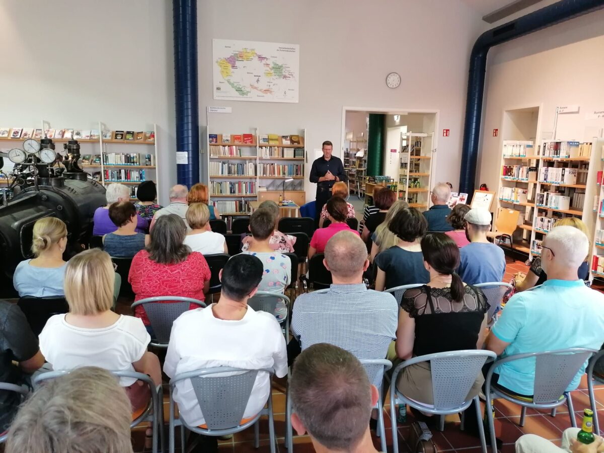 Erfolgreiche Krimilesung lockt über 30 Gäste