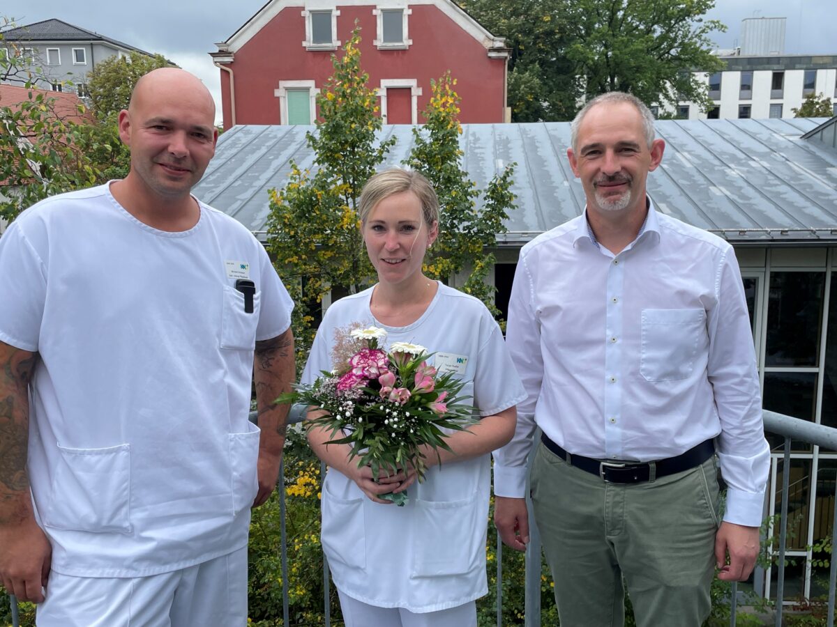 Weidener Pflegerin meistert Notfallpflege mit Bestnote