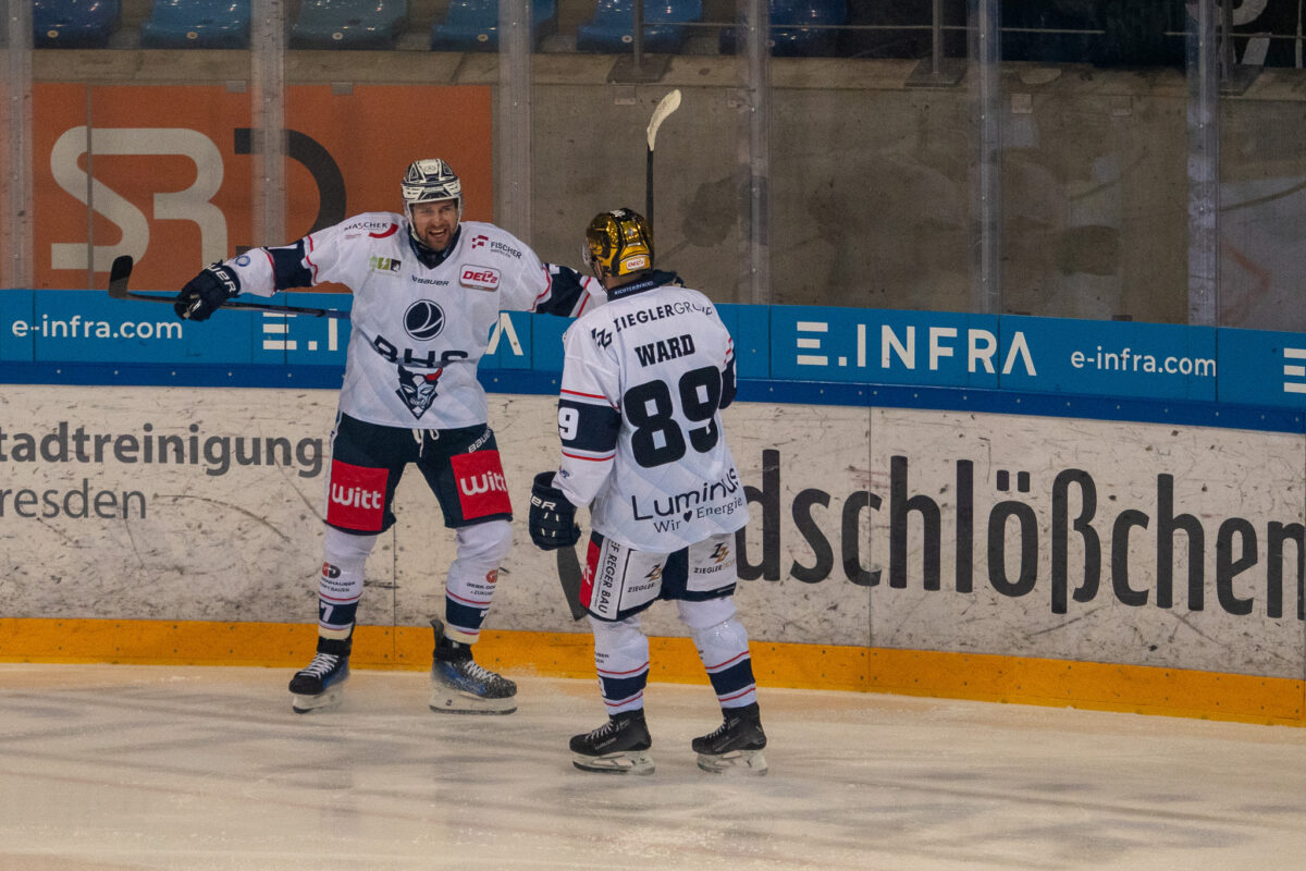 Blue Devils Weiden klauen einen Punkt beim Meisterfavoriten