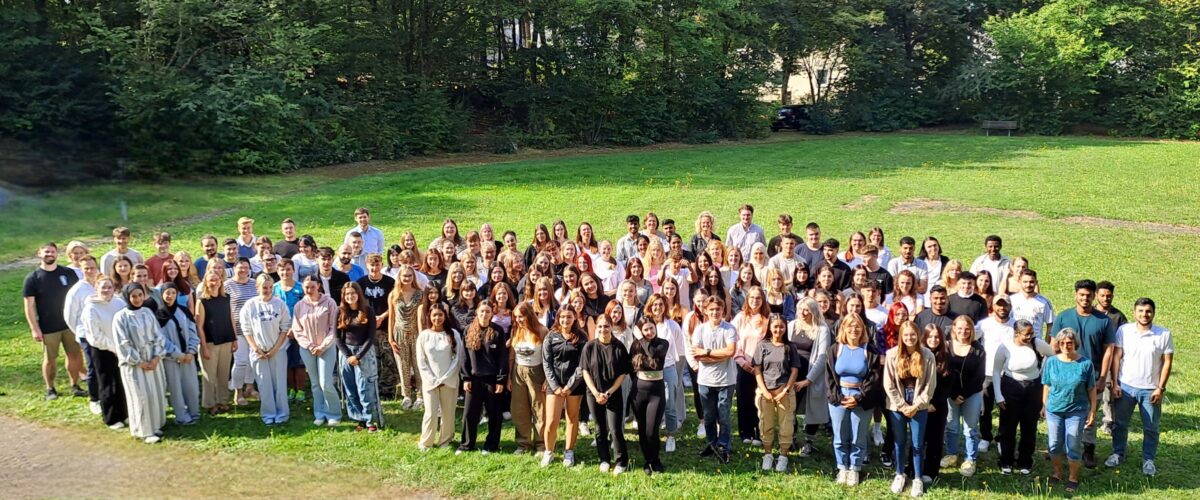 Start für 100 Pflege-Azubis bei NEW LIFE Akademie