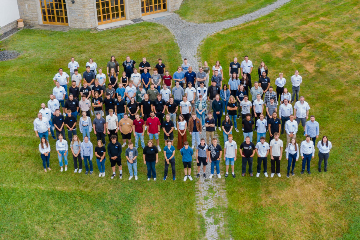 WITRON startet mit 90 neuen Azubis ins Ausbildungsjahr 2024