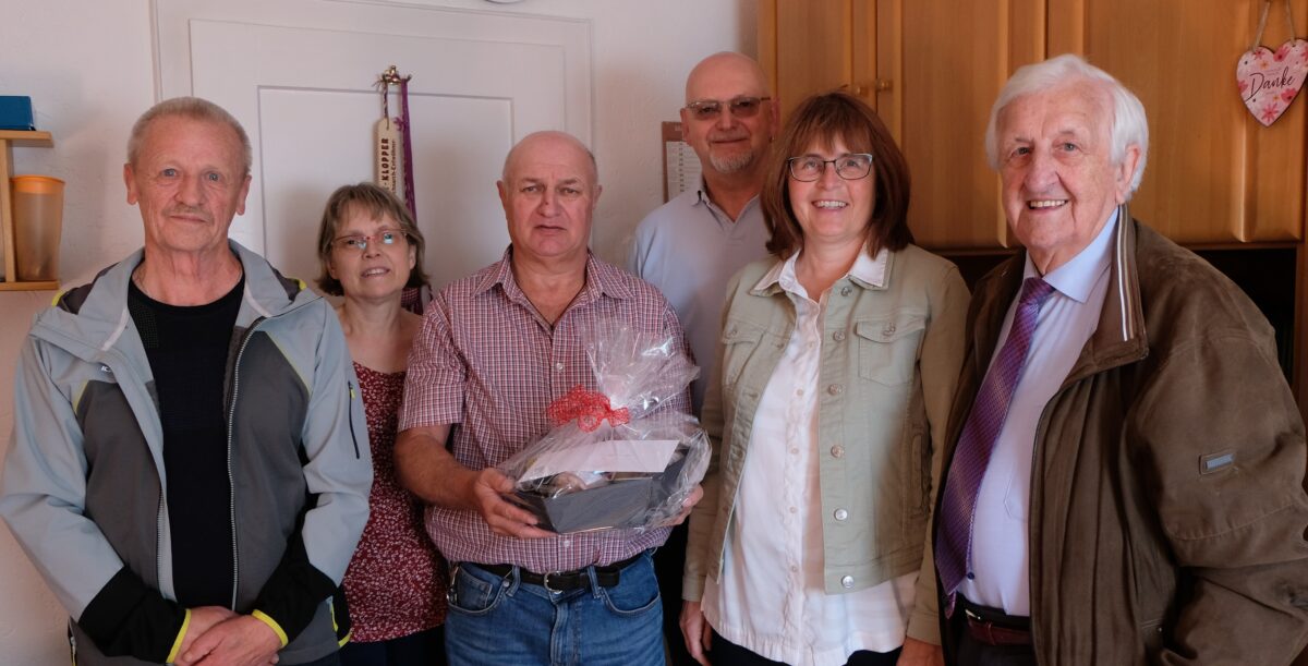 Flosser Bauverein gratuliert Vorstandsmitglied Siegfried Schell