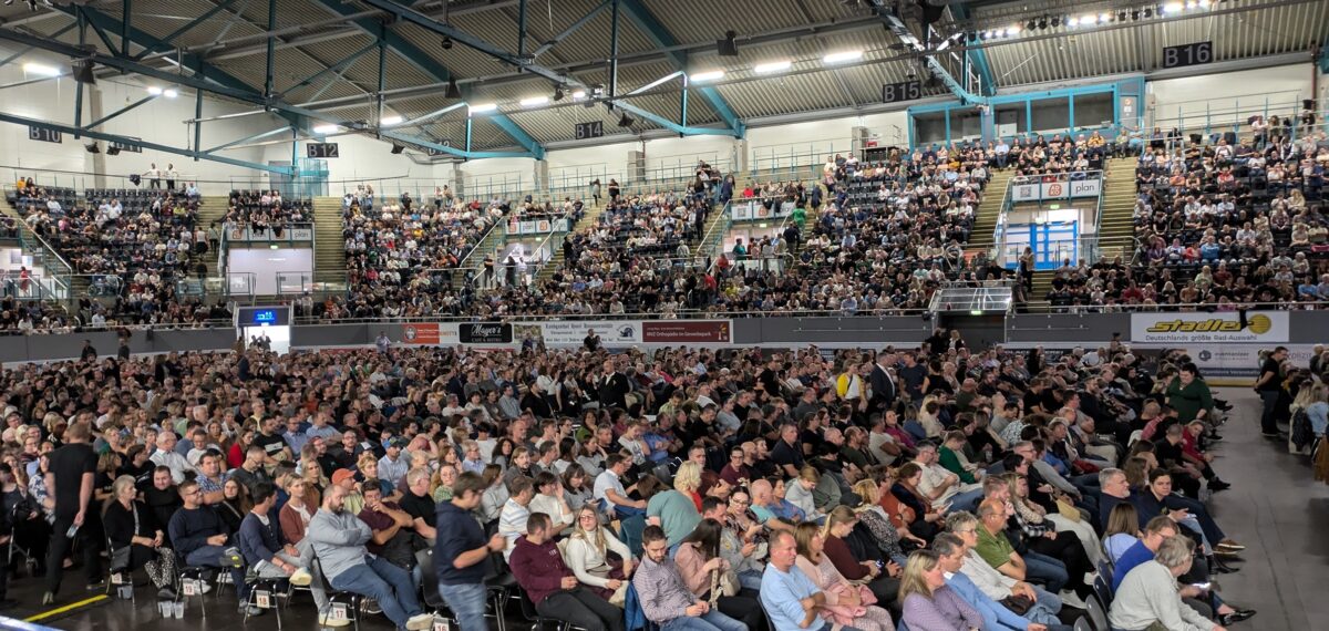 Torsten Sträters Hit-Show lähmt Regensburgs Verkehr