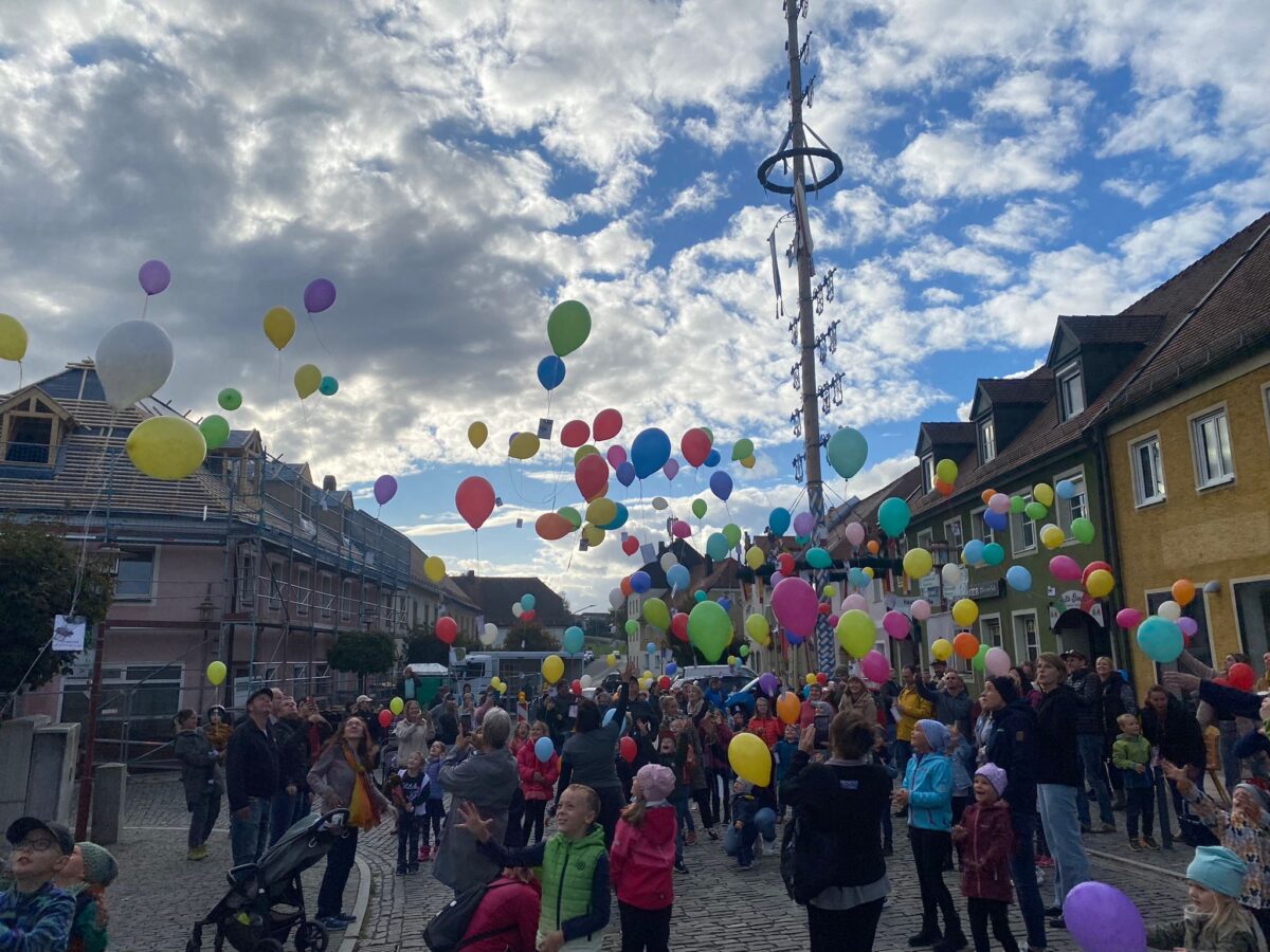 Windischeschenbach zeigt Farbe für Demokratie und Vielfalt