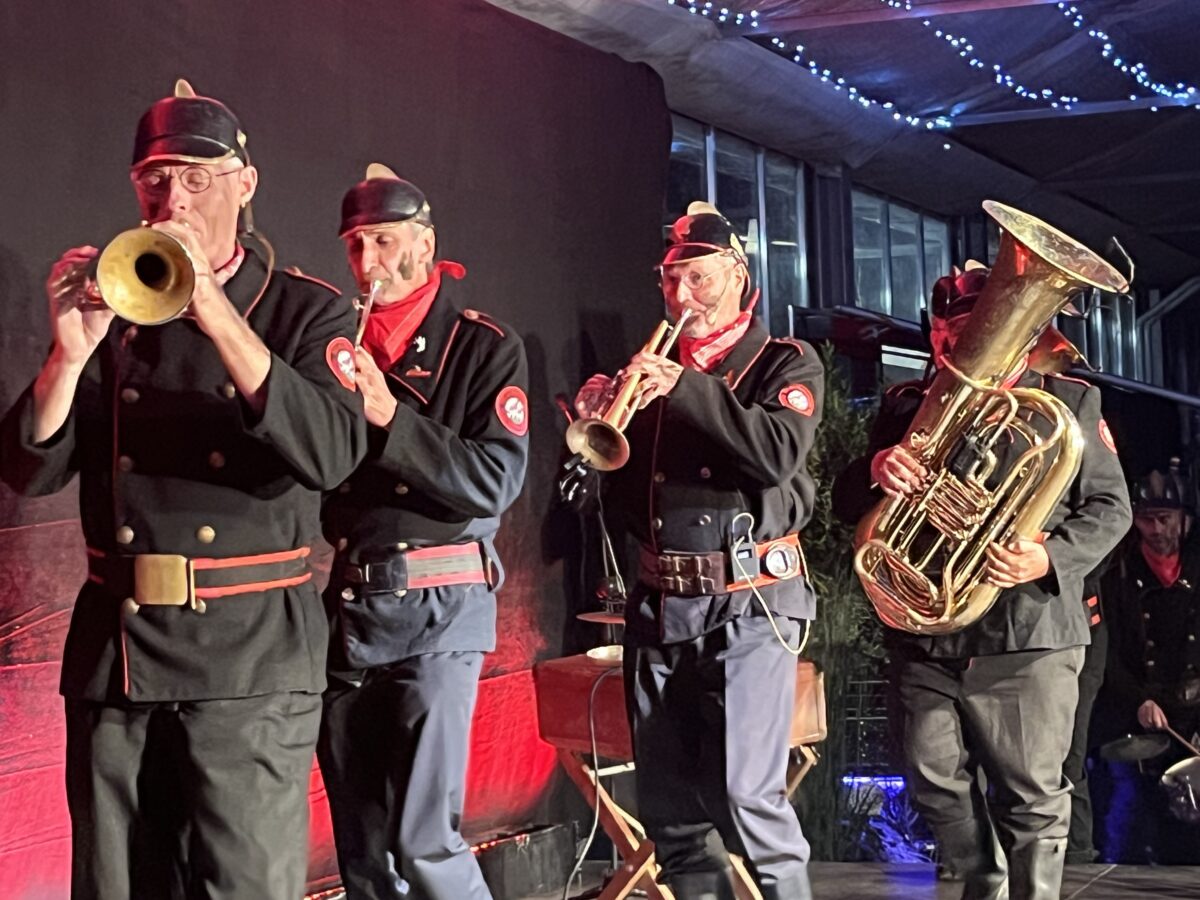 Die Stars der Franken-Fastnacht begeistern 700 Fans im Gütterner "Gwäxhaus"