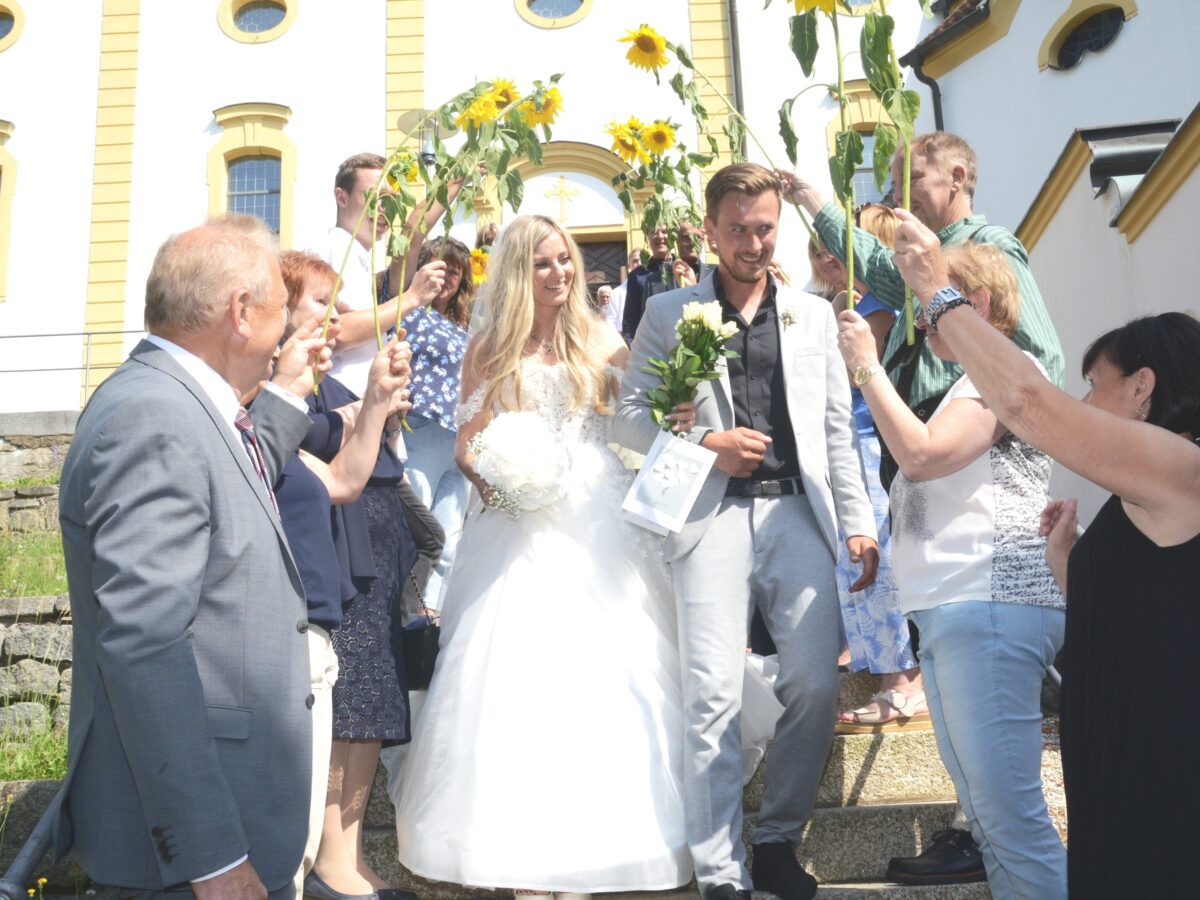 Auch durch Corona nicht zu stoppen: romantische Trauung in der Kreuzbergkirche