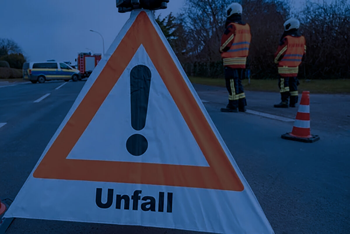 Schwere Verkehrsunfälle im Landkreis Schwandorf: Polytrauma, Totalschäden und Unfallflucht