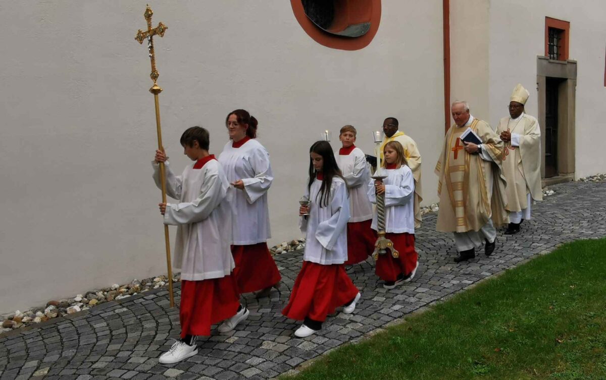 Bischof Beatus stärkt Bande zwischen Eslarn und Tansania