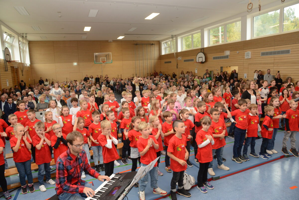 Luhe-Wildenau feiert 60 Jahre Grundschule mit Festakt