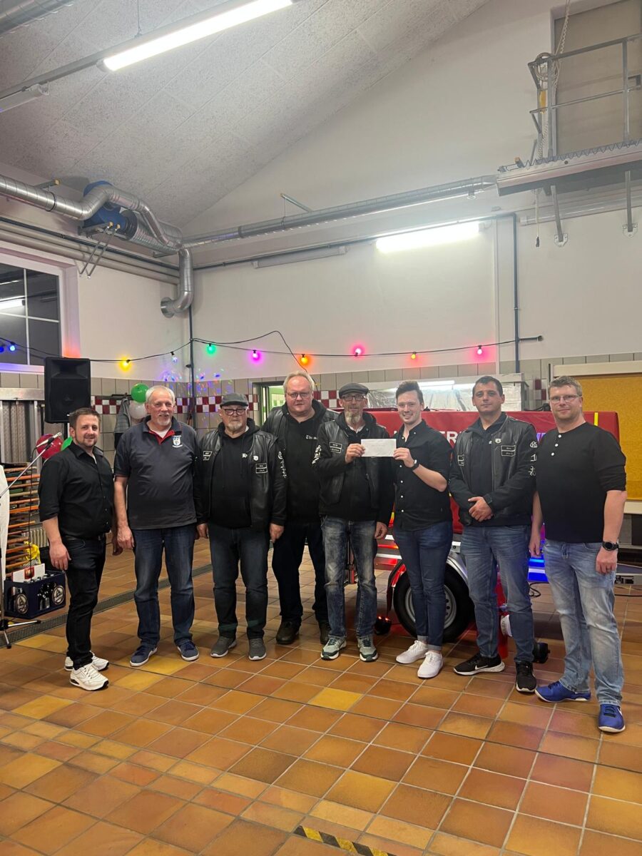 Feuerwehr Pressath spendet 300 Euro an Kinderhospiz