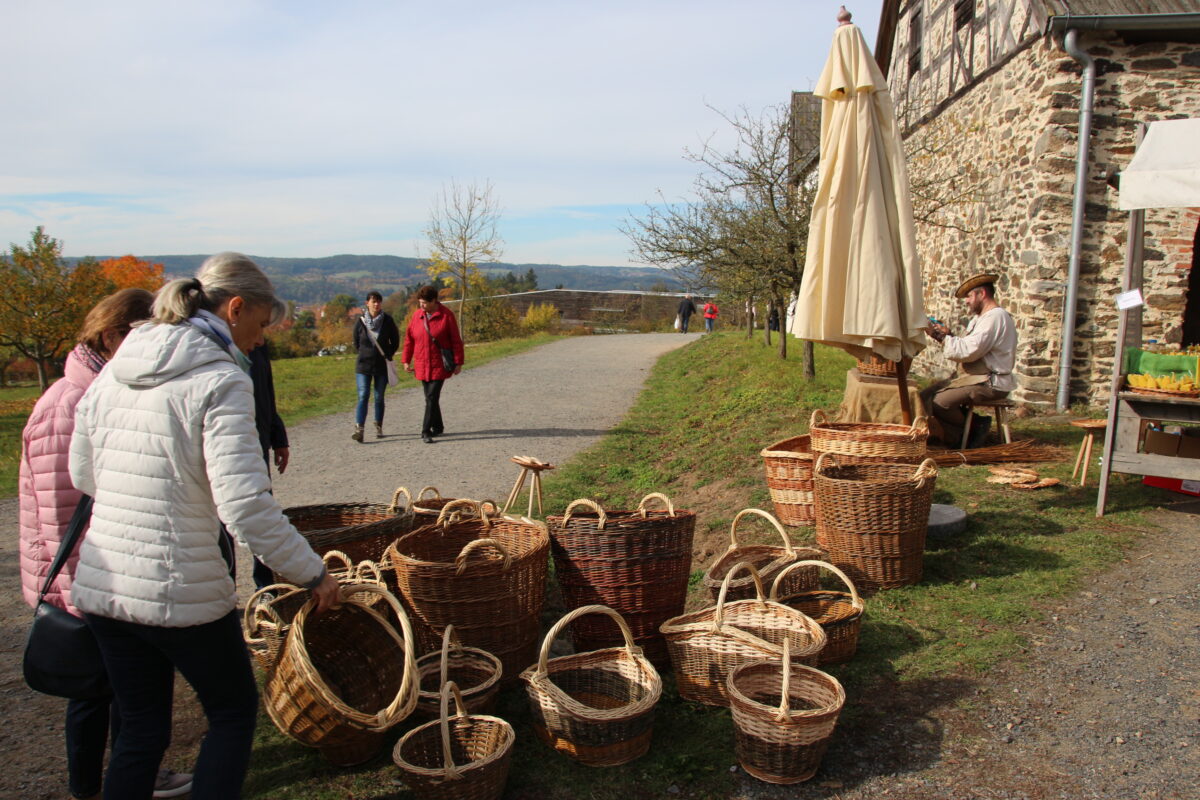 Herbstzauber: Kirchweihmarkt im Freilandmuseum lockt