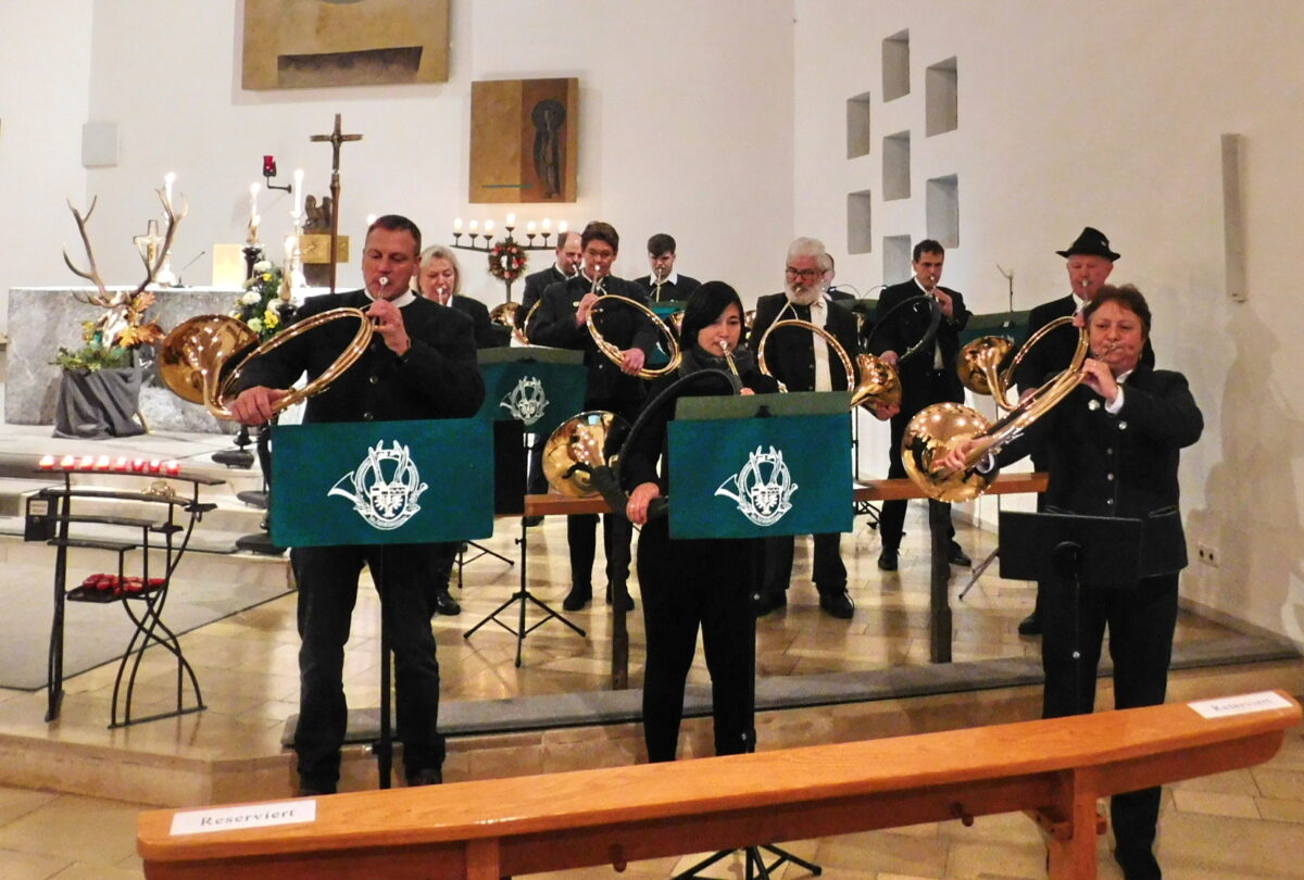 Hubertusmesse in Kirchenlaibach mit Jagdhornklängen