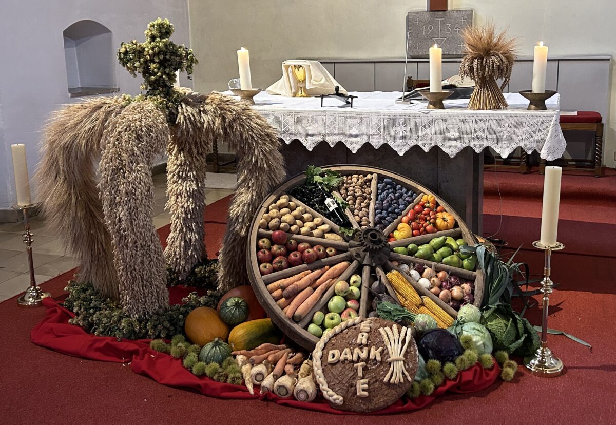 Immenreuth feiert Erntedank mit Brunch und Bischofsbesuch