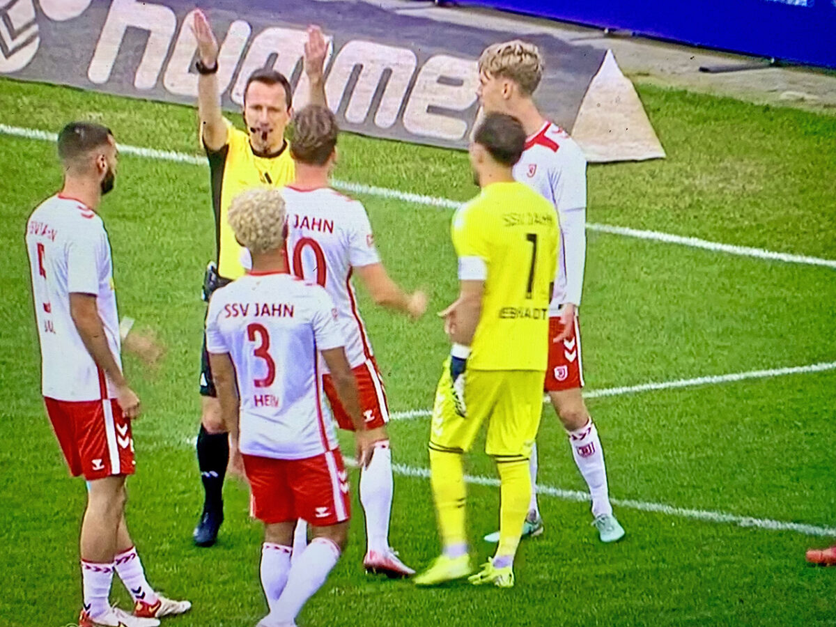 Jahn in Liga 2: Regensburg stets bemüht, Düsseldorf trifft dreifach