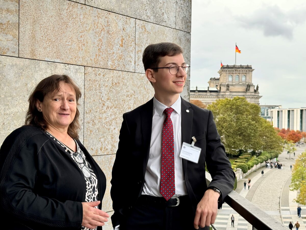 Jugend simuliert Politik im Bundestag