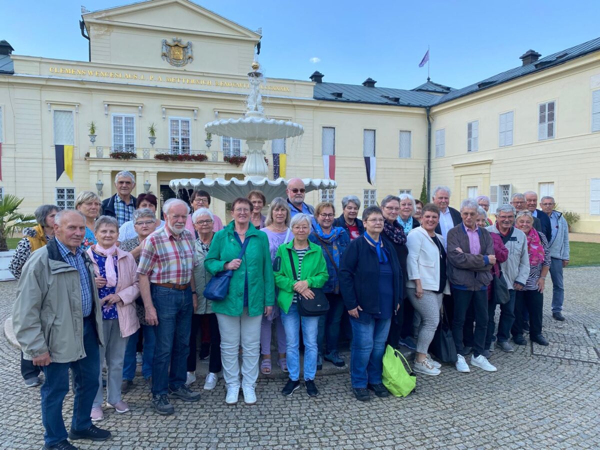 Seniorentour erkundet Porzellangeschichte und Schloss Königswart