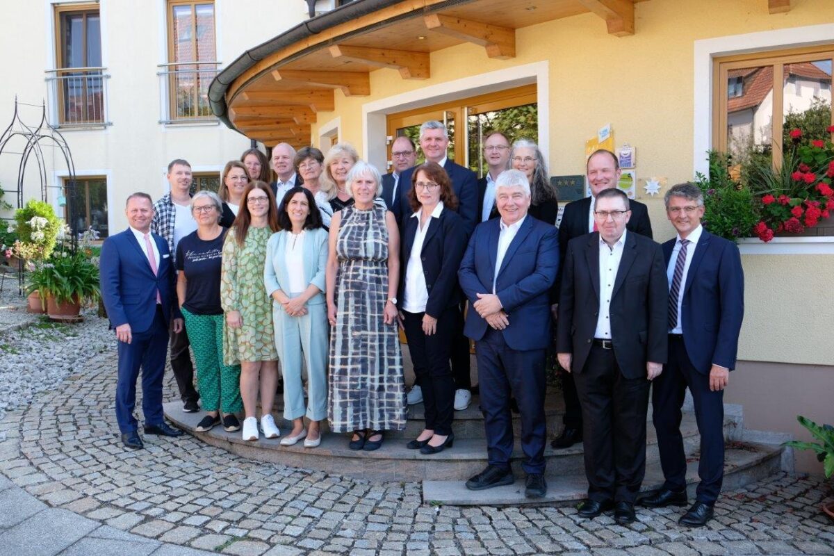 Sparkassen-Mitarbeiter für langjährige Treue geehrt