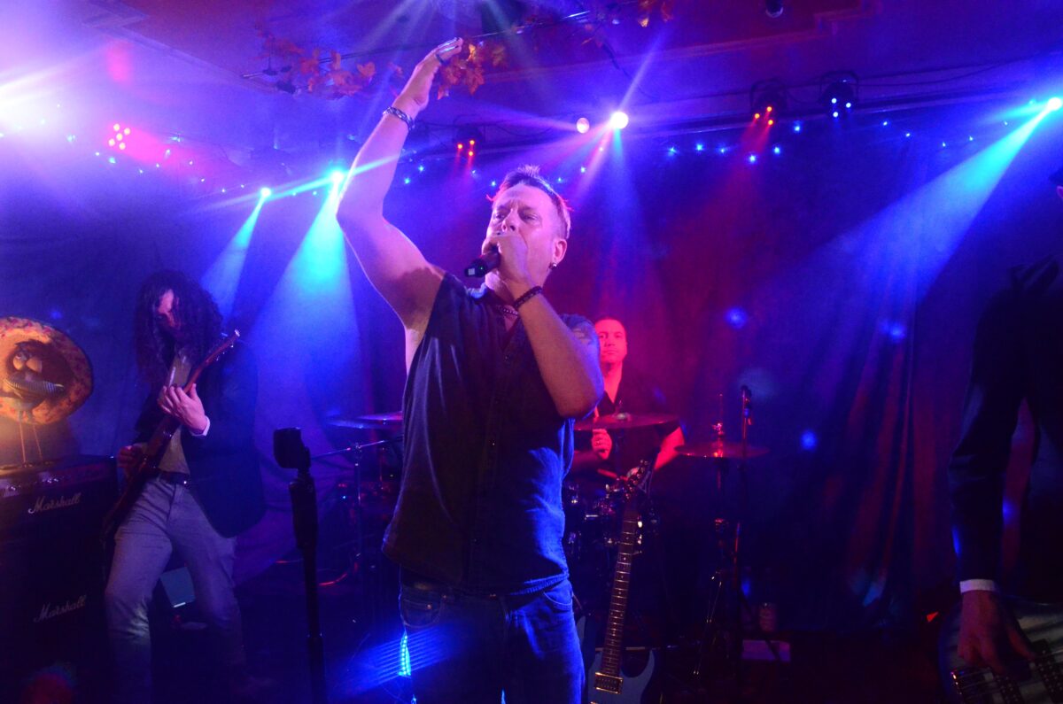 Reverend Steve Long de Dude &amp;amp; Co. begeistern Live-Stage-Publikum