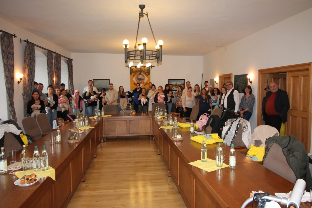 Pressath feiert 24 Neugeborene mit Babyempfang