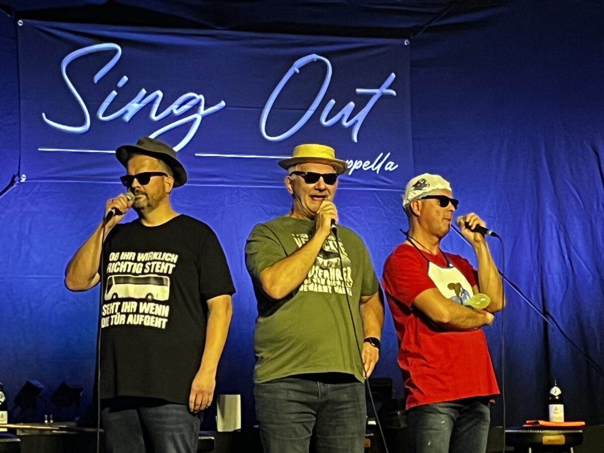 "Sing out" fährt mit dem Omnibus zum Tinnitus und nimmt begeisterte Zuhörer mit auf die Reise