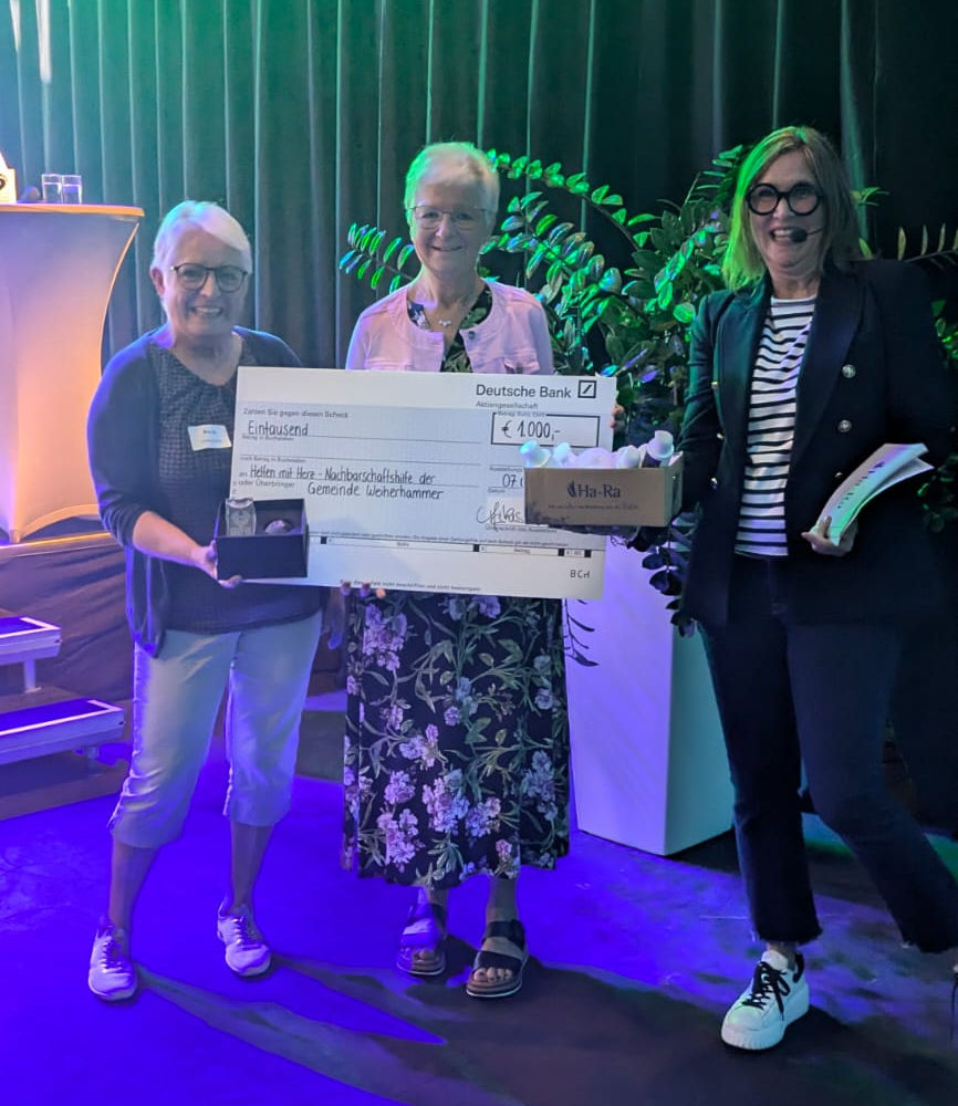 Nachbarschaftshilfe Weiherhammer erhält den Award „Footprints of Love“