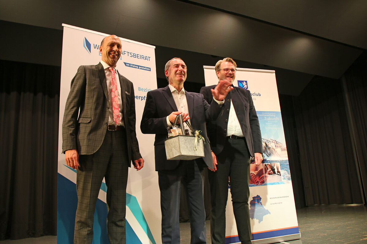 Aiwanger in Neustadt: Chance der Krise trotz Ampel-Aus, China-Konkurrenz und Trump-Zöllen