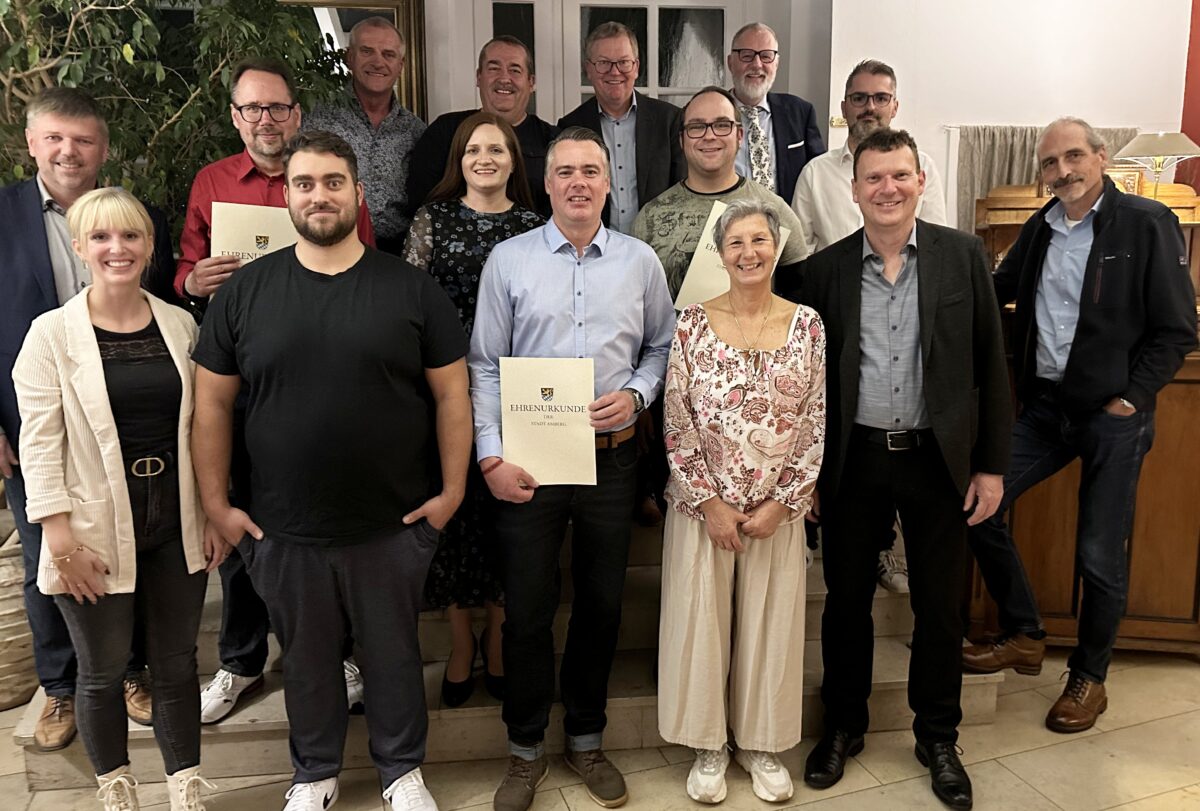 13 Mitarbeiter der Stadtwerke Amberg feiern Ihr 10- und 20-, und 40-jähriges Dienstjubiläum-Wichtig für die Daseinsvorsorge der Stadt Amberg_Presseinfo Stadtwerke Amberg