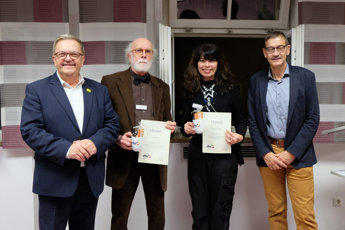 Amberger VHS ehrt treue Dozenten