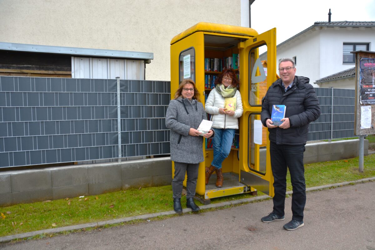 Lesegenuss rund um die Uhr: Die Bücherzelle ist in Katzdorf angekommen