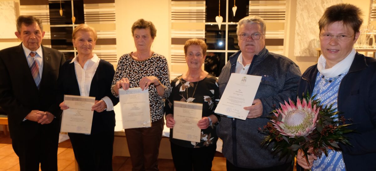 Chorabend in Floß ehrt langjährige Mitglieder