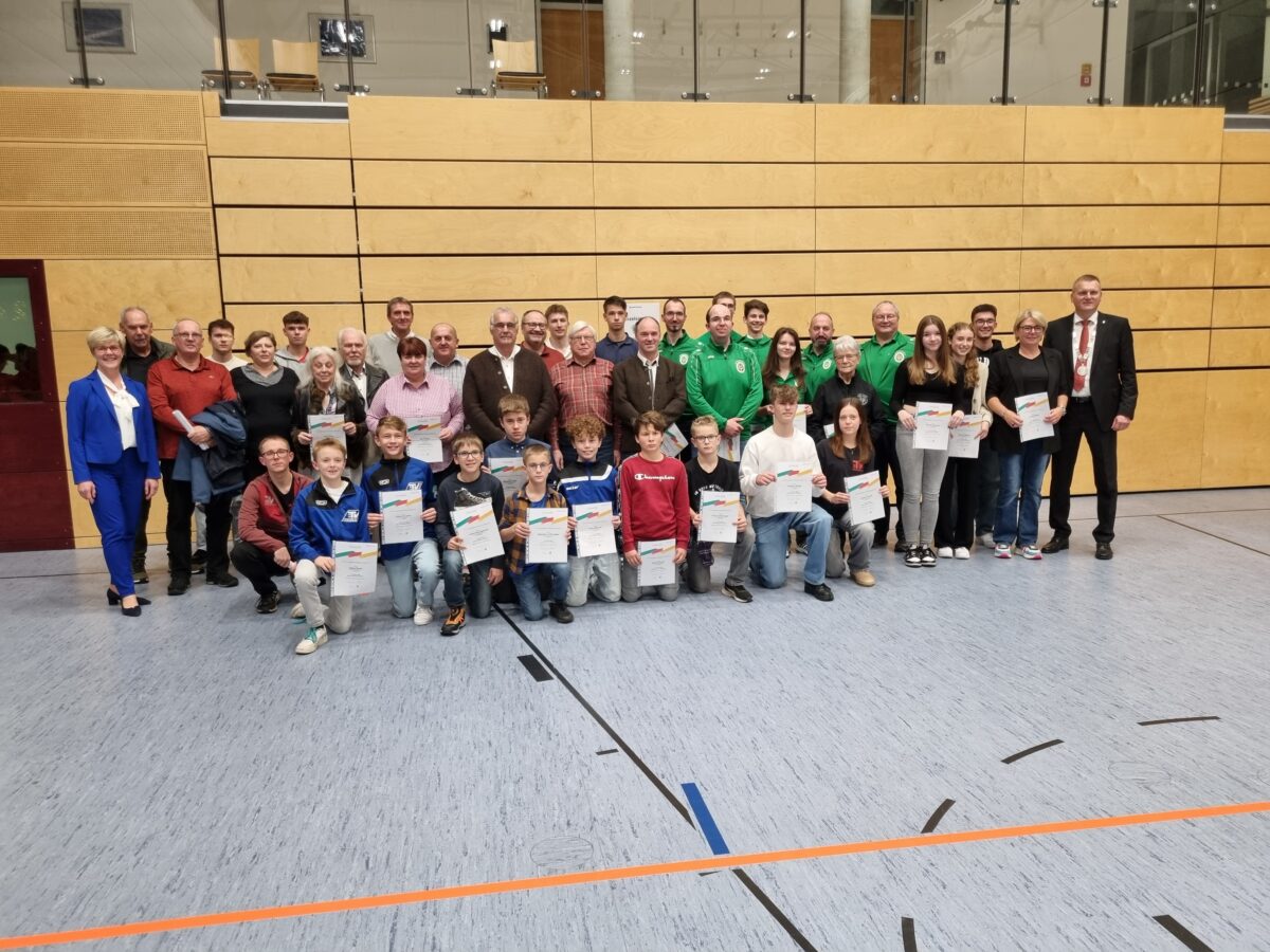 Sportlich, sportlich – Maxhütte-Haidhof ehrt 169 Spitzenathleten