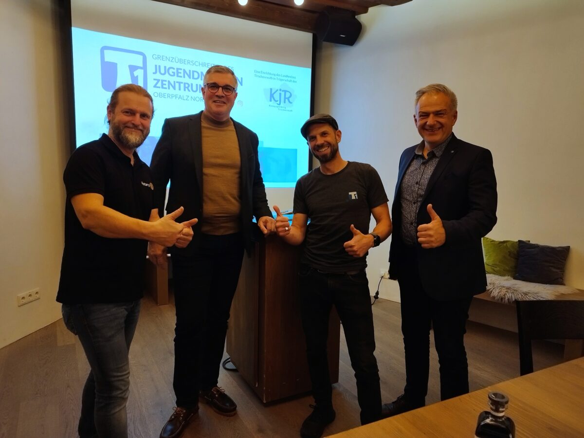 "First Class Mates" startet: Jugendmedienprojekt über Grenzen hinweg