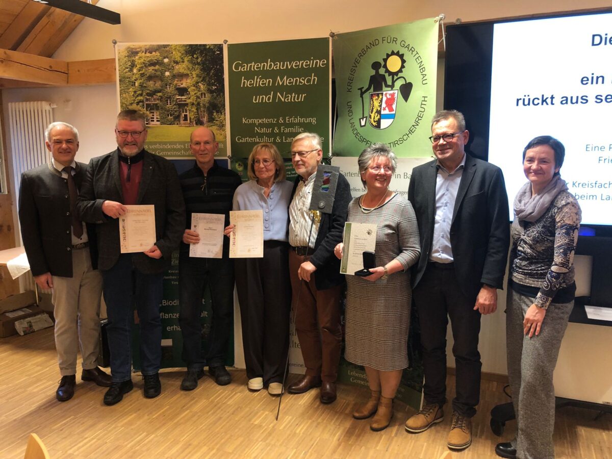 Gartenbau Tirschenreuth ehrt Mitglieder und fördert Biodiversität