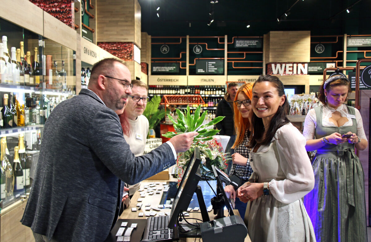 Vorpremiere: Neuer GVP-Getränkemarkt der Superlative begeistert Weidens VIPs