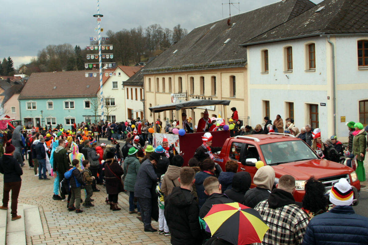 Faschingsstart in Kirchenthumbach mit Rathaussturm