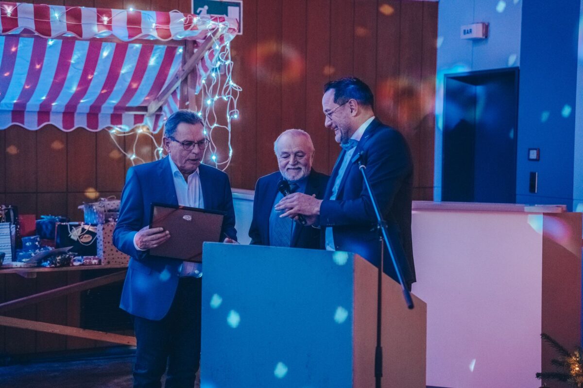 Ehrenmitgliedschaft und rauschendes Fest in Oberwildenau