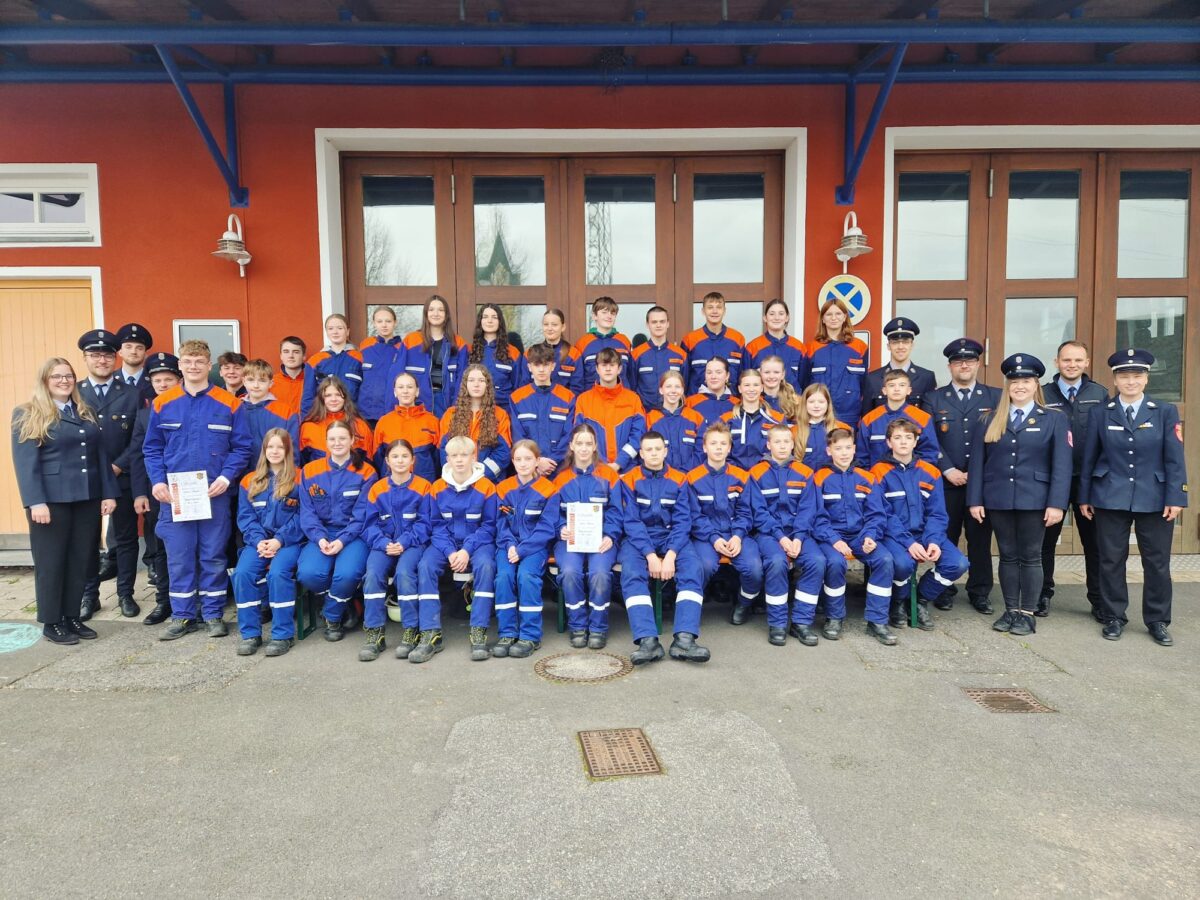 Jugendfeuerwehren glänzen beim Wissenstest in Pirk