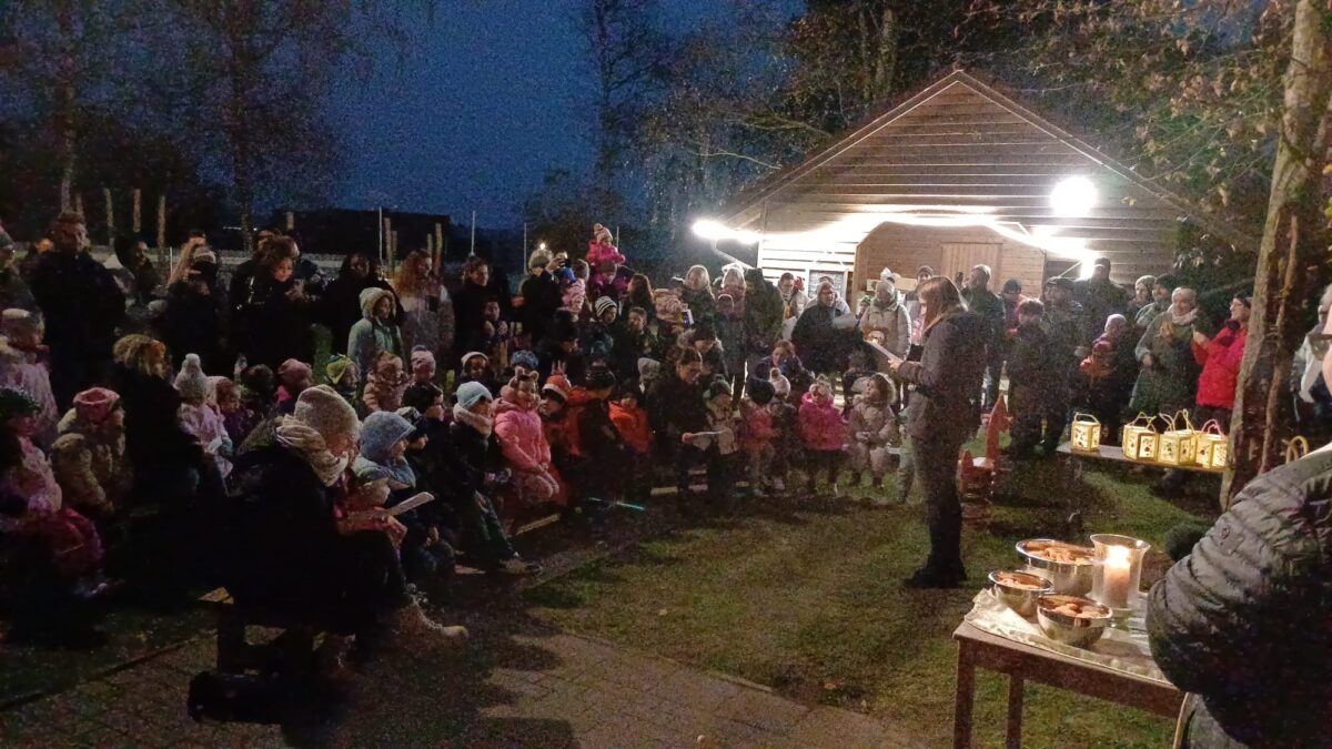 Martinsfeier in Hütten begeistert mit Laternenzug