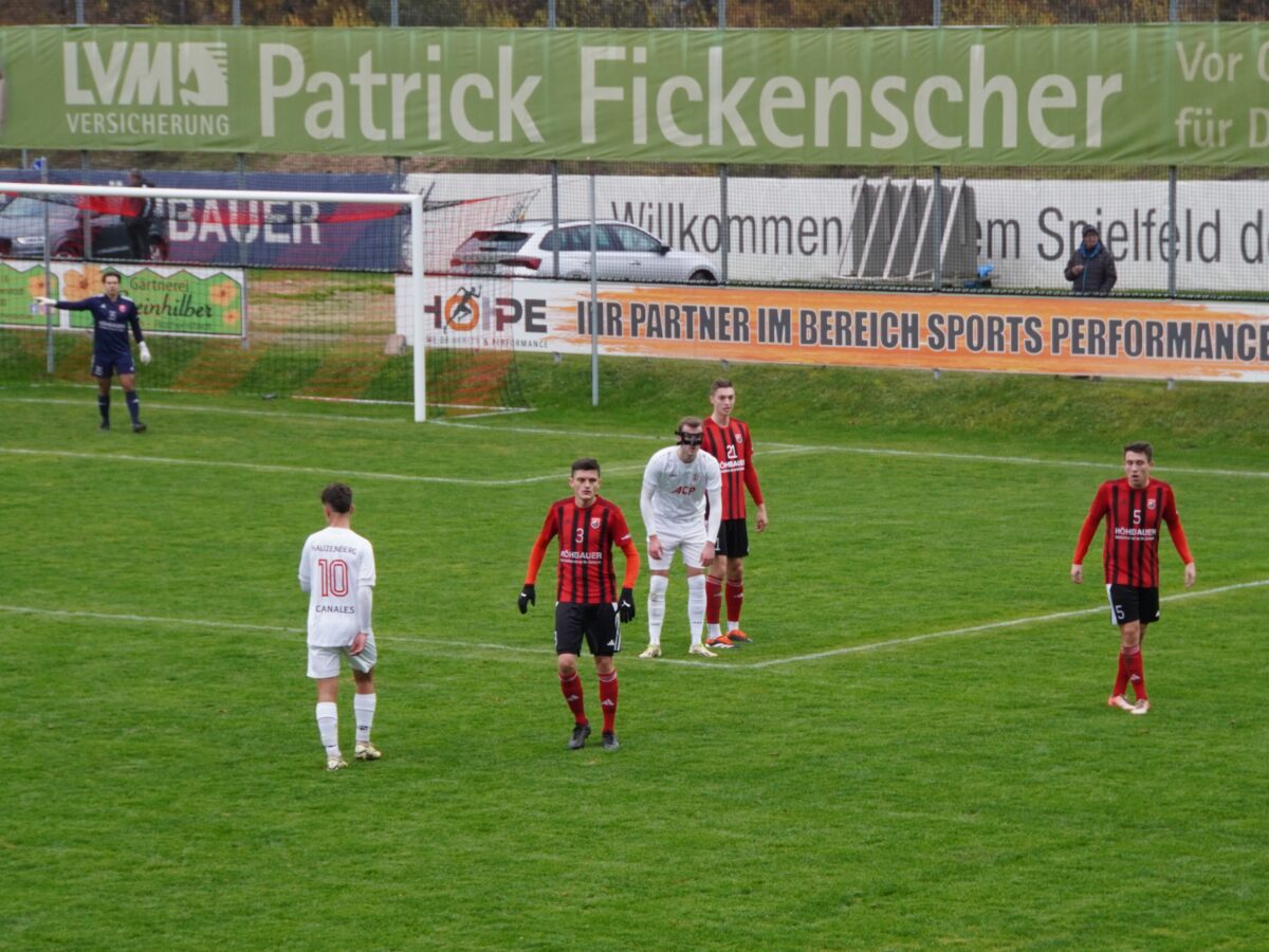 FC Sturm Hauzenberg brilliert als Spitzenreiter und siegt beim SC Luhe-Wildenau