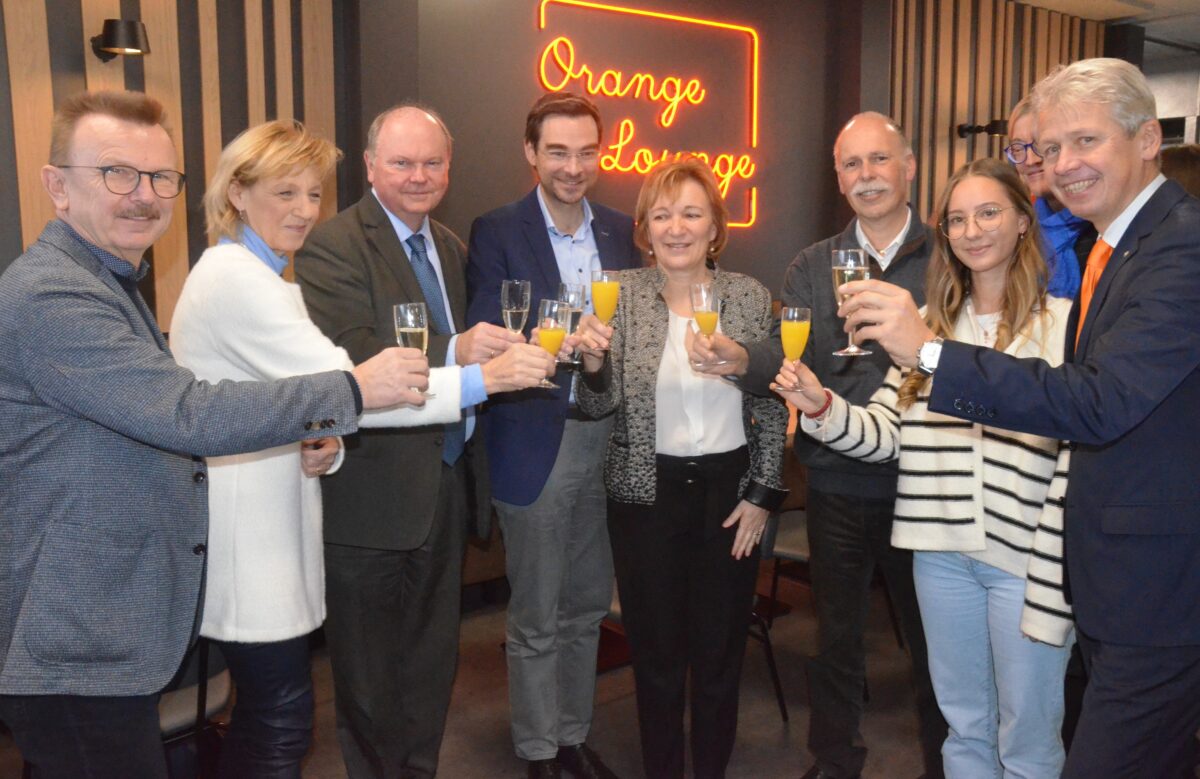 "Orange Lounge" auf dem OTH-Campus eröffnet