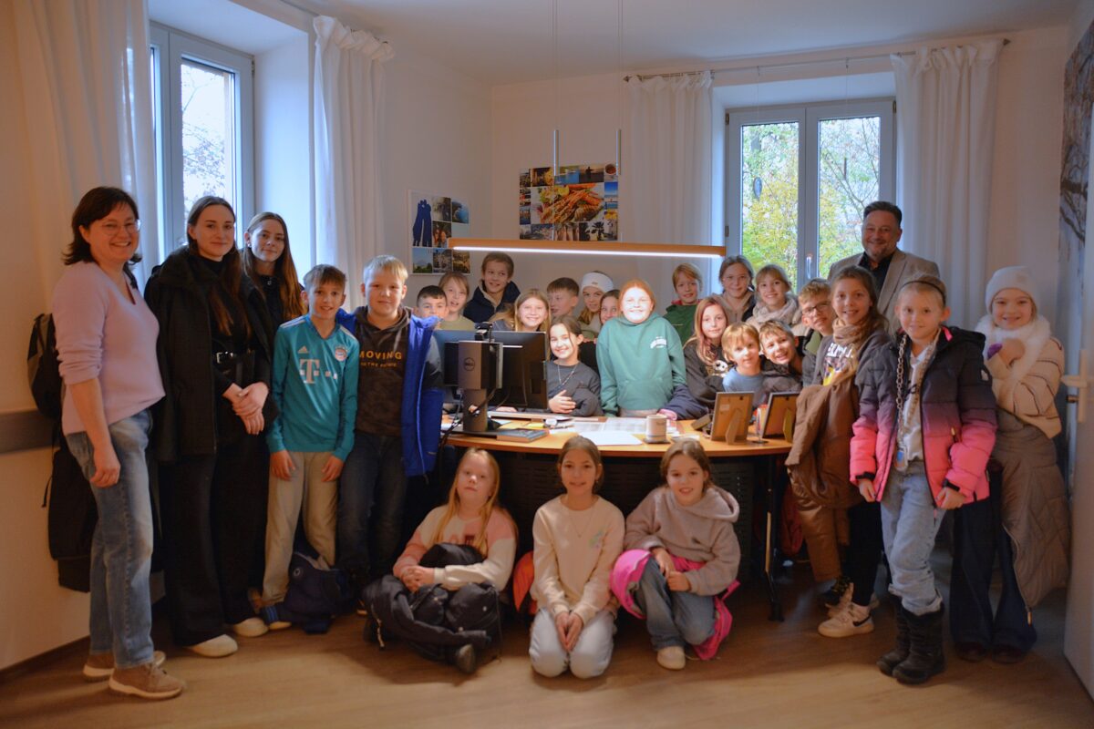 Schüler erkunden Rathaus Teublitz