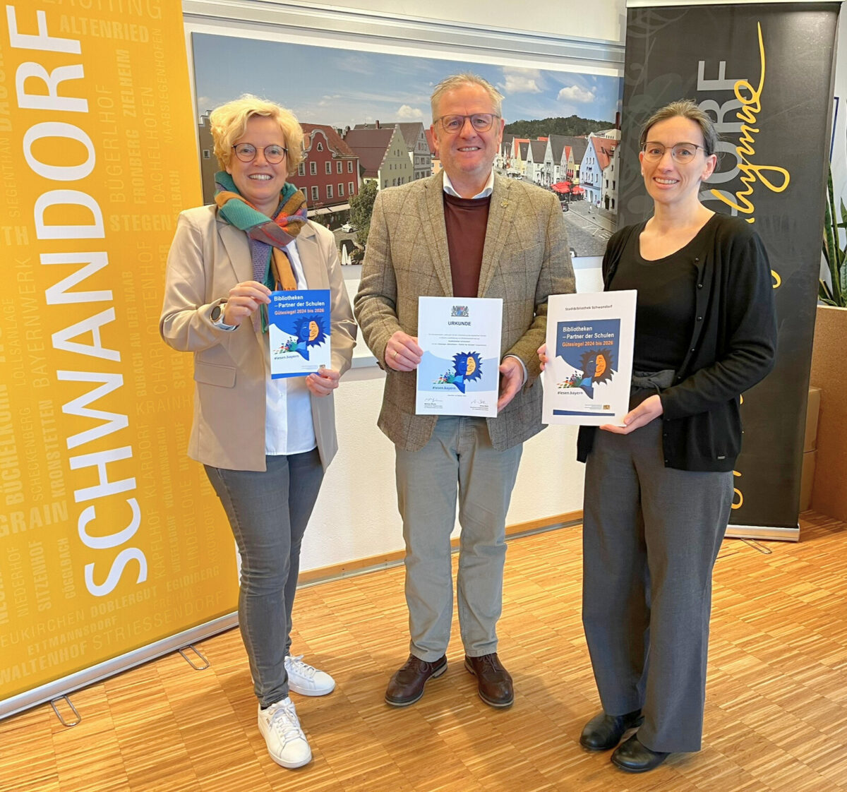 Schwandorfs Stadtbibliothek erhält Bildungsgütesiegel